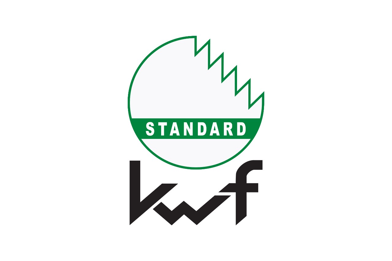 KWF Standardの緑色で縁取りされた丸い白色のロゴ